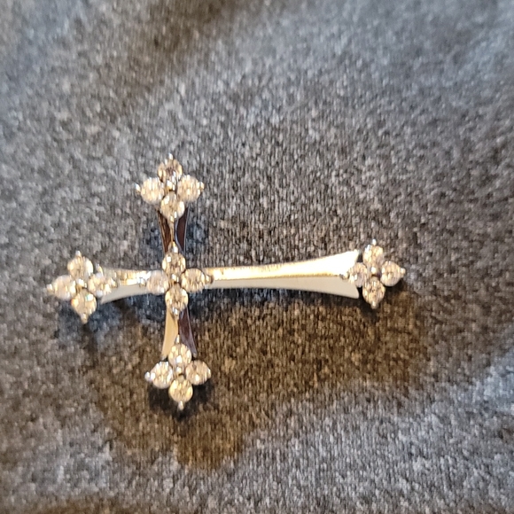 Gorgeous Silver Cross with Swarovski Crystals - Picture 7 of 9
